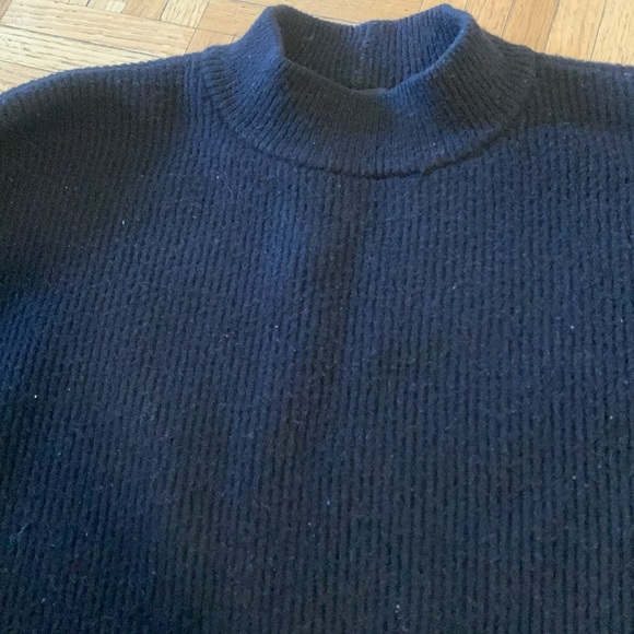 Black sweater - Picture 3 of 3